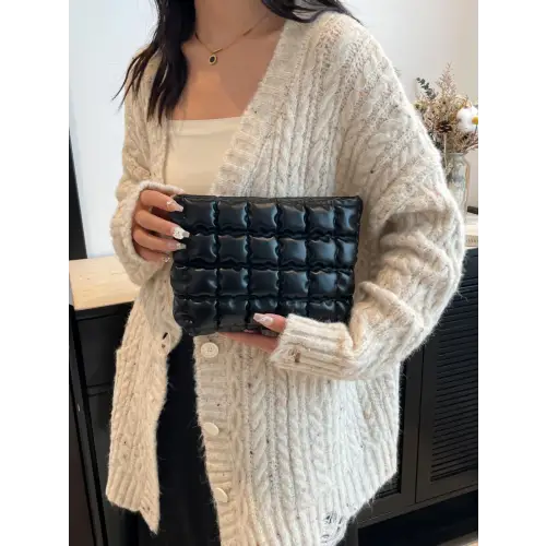 Vibrant Clutch