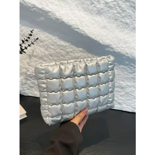 Vibrant Clutch
