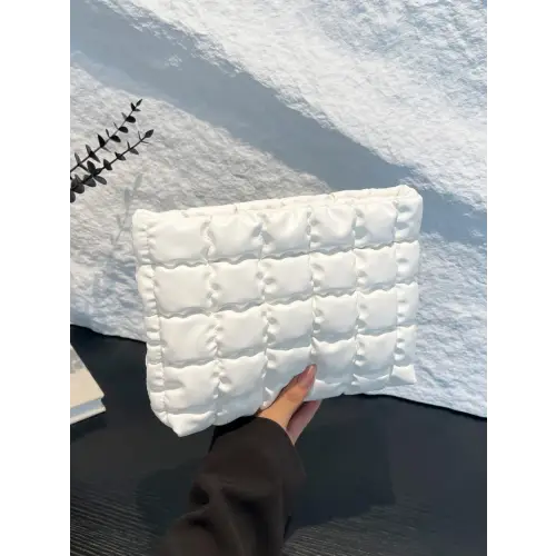 Vibrant Clutch