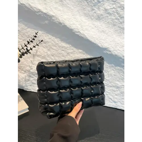 Vibrant Clutch