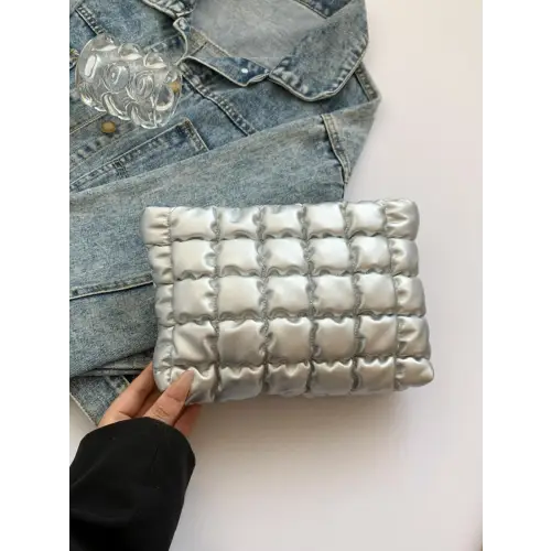 Vibrant Clutch