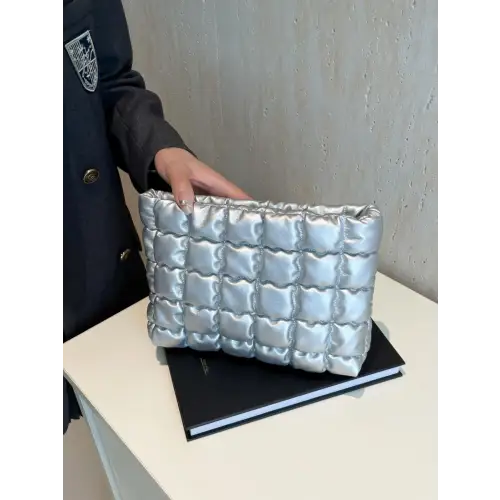 Vibrant Clutch
