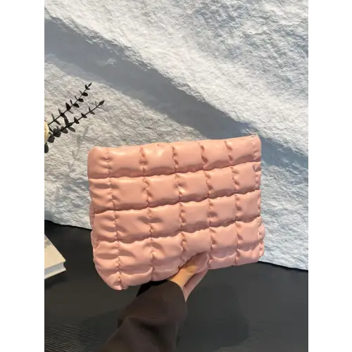 Vibrant Clutch