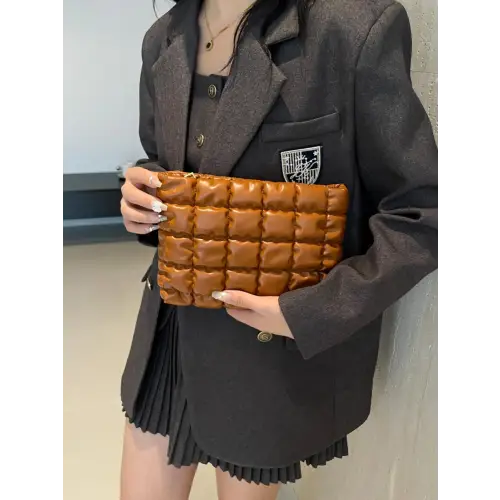 Vibrant Clutch