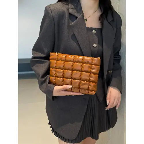 Vibrant Clutch