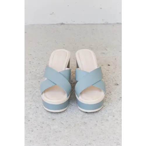 Cherish Blue Contrast Platform Sandals for Summer Chic