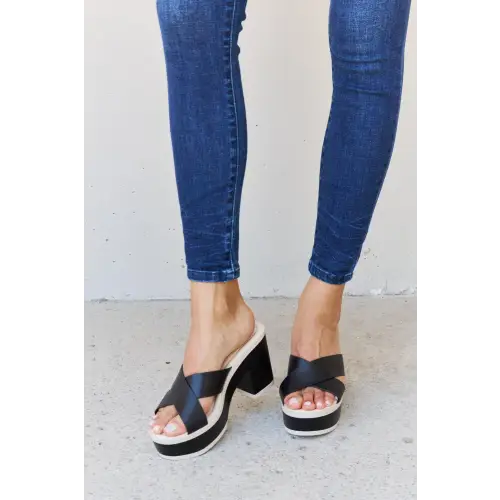 Cherish Contrast Platform Sandals for Stylish Summer Moments Black